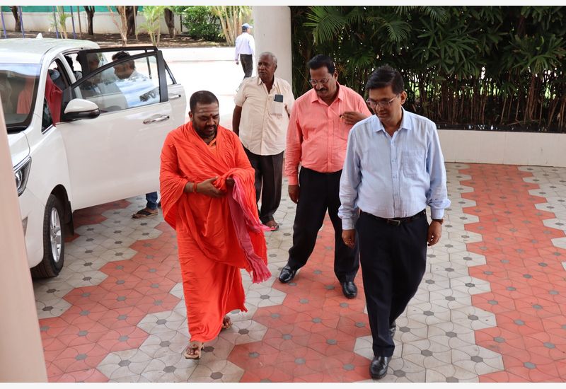 Abhinav Siddharudh Swamiji Visited to our school