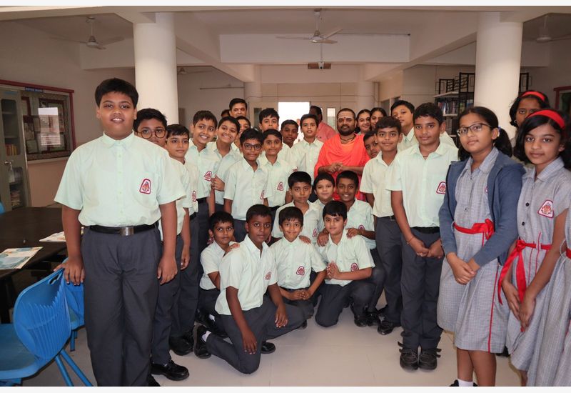 Abhinav Siddharudh Swamiji Visited to our school