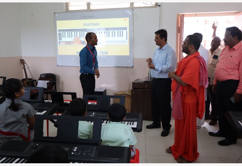 Abhinav Siddharudh Swamiji Visited to our school