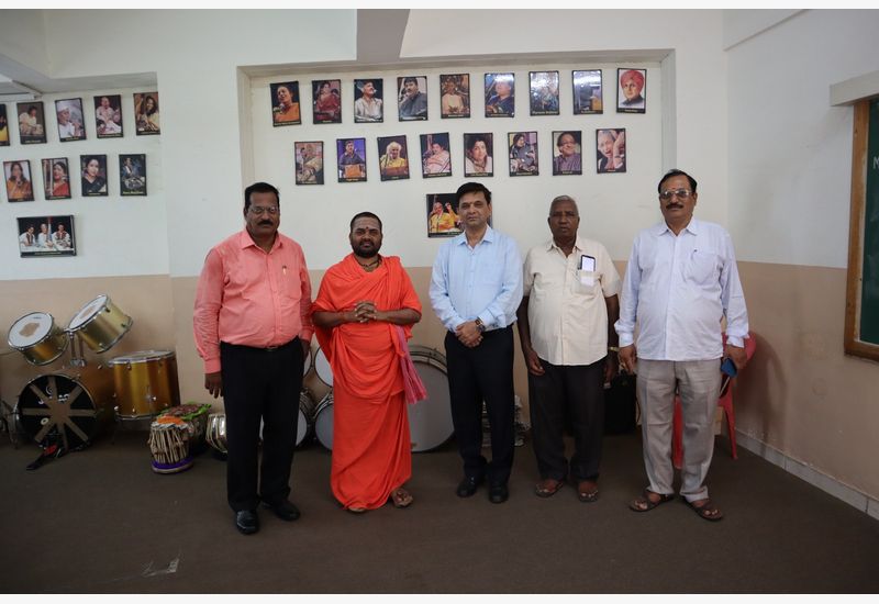 Abhinav Siddharudh Swamiji Visited to our school