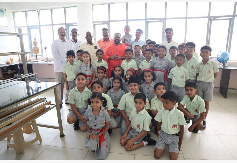 Abhinav Siddharudh Swamiji Visited to our school