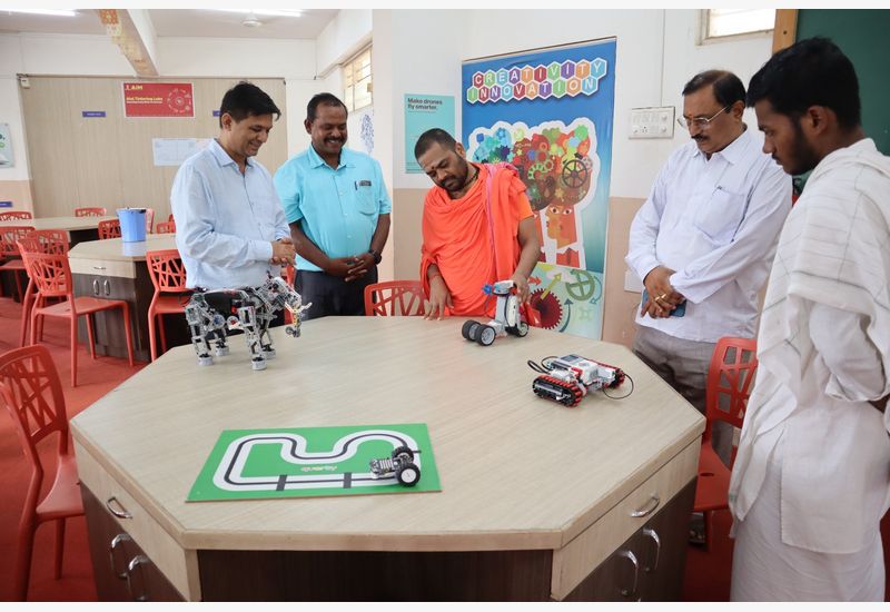 Abhinav Siddharudh Swamiji Visited to our school