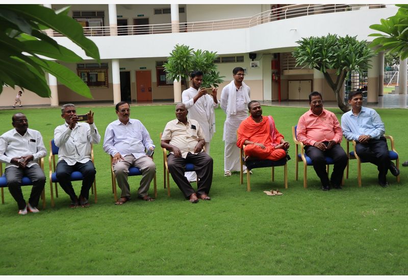 Abhinav Siddharudh Swamiji Visited to our school