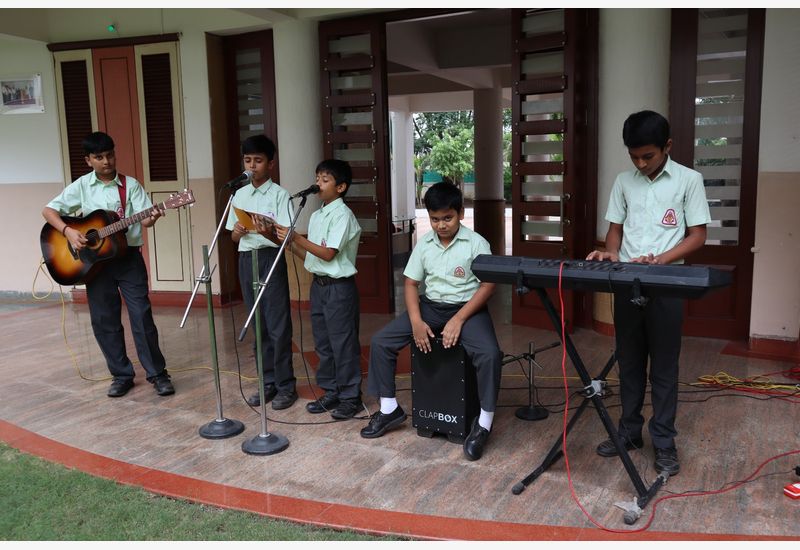 Abhinav Siddharudh Swamiji Visited to our school