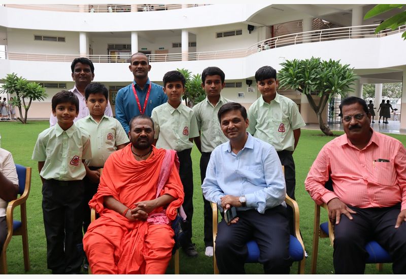 Abhinav Siddharudh Swamiji Visited to our school