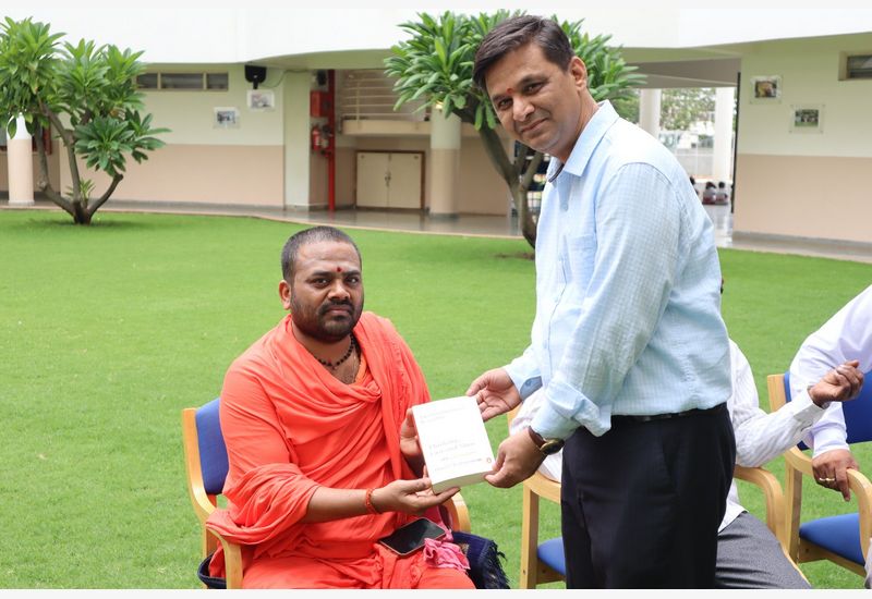 Abhinav Siddharudh Swamiji Visited to our school