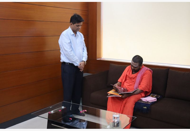 Abhinav Siddharudh Swamiji Visited to our school