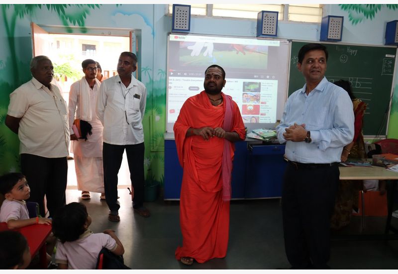 Abhinav Siddharudh Swamiji Visited to our school