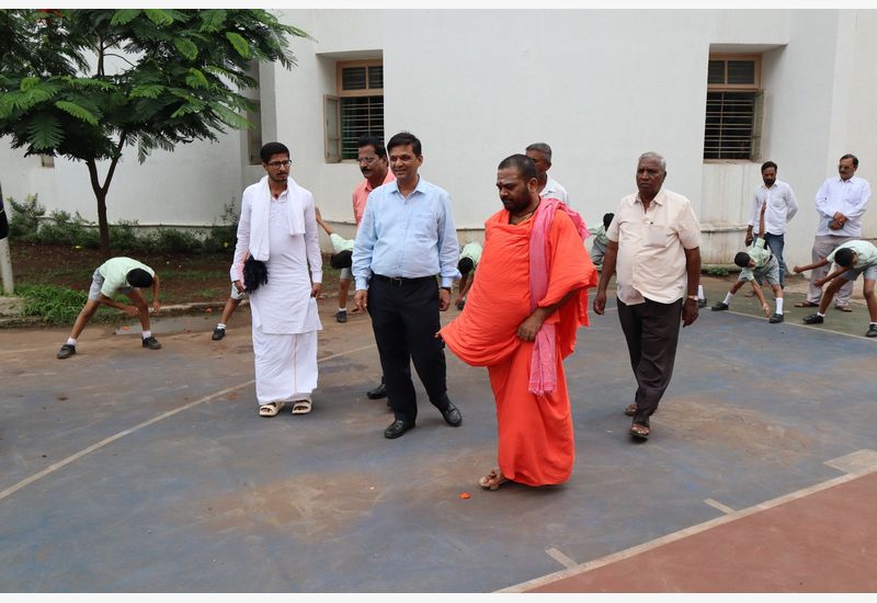 Abhinav Siddharudh Swamiji Visited to our school